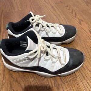 Jordan Men's White and Black Low-Top Sneakers